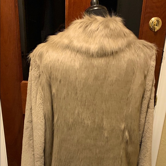 Gorgeous Wendy William faux fur - Picture 5 of 6